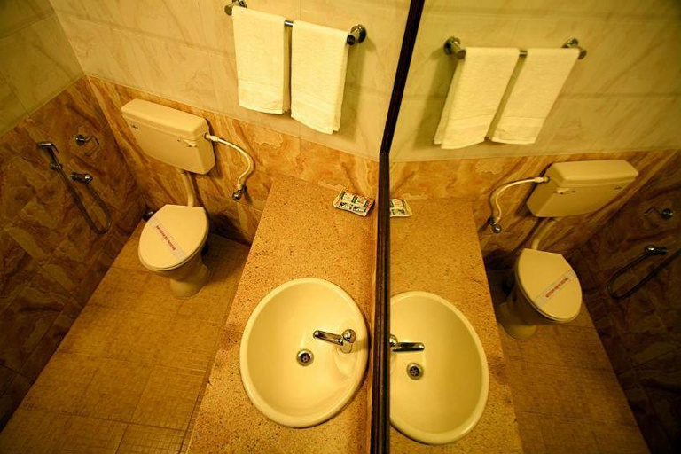 Bathroom, HOTEL RESIDENCY PARK, Dakshina Kannada