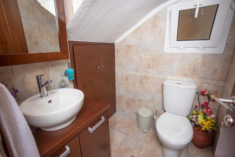 Bathroom 2, Holiday apartment at Pefkochori, Central Macedonia