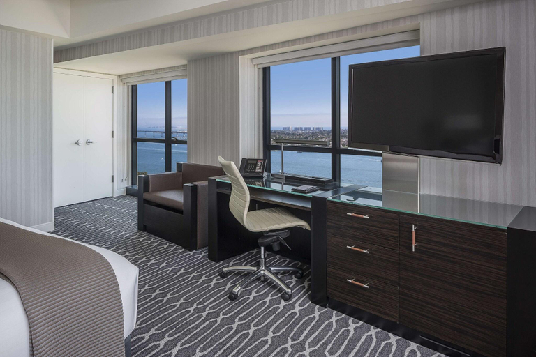 Bedroom 3, Manchester Grand Hyatt San Diego, San Diego
