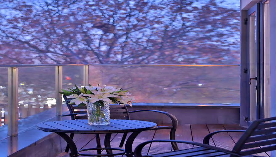 Exterior & Views 19