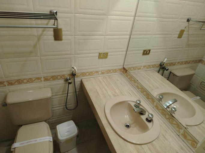 Bathroom 4, Hotel Asturias Centrico, Andrés Ibáñez