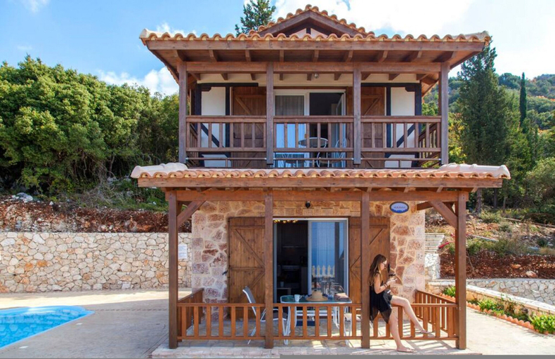 Room 2, Vissala 2 Paeonia in Chortata, Ionian Islands