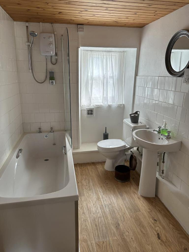 Bathroom 2, The Pier Hotel, Ceredigion