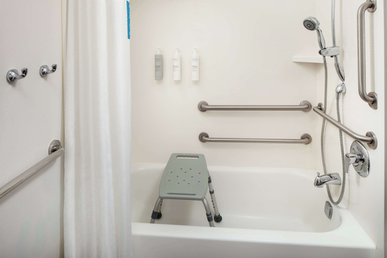 Bathroom 4, Hampton Inn Atlanta-Northlake, DeKalb