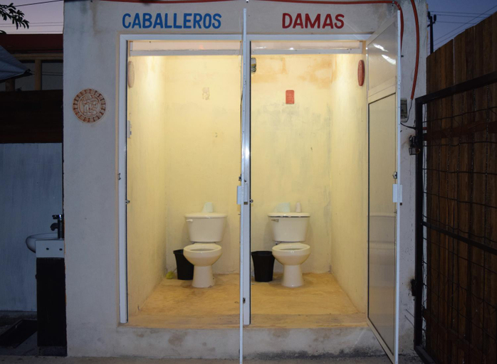 2, Delmar Hostal, Othón P. Blanco