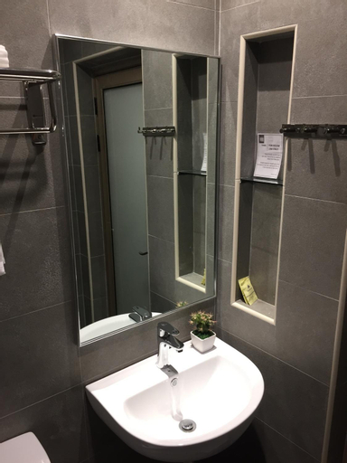 Bathroom 8