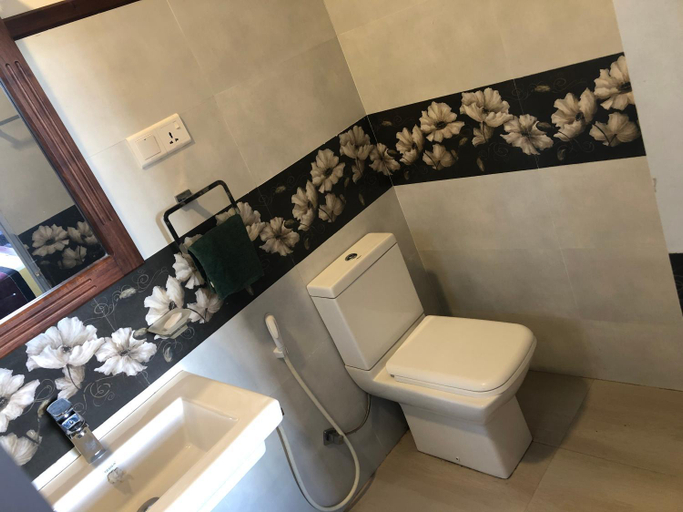 Bathroom 2, Beauty Hills, K.F.G. & G. Korale