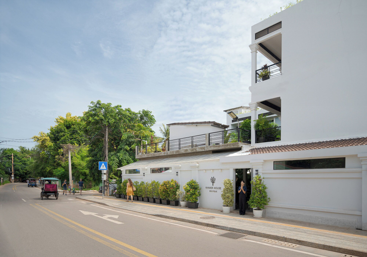 Exterior & Views