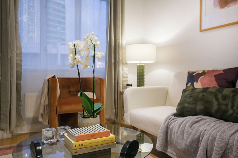 Others 5, Perfectly Located Apartment Above Tube Station, London
