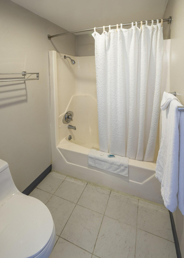 Bathroom 5, Sunrise Inn Hershey, Dauphin