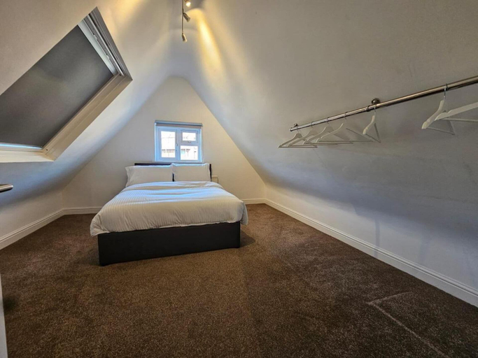 Bedroom 2, Apartment - Sleeps 4 & Free Parking, London