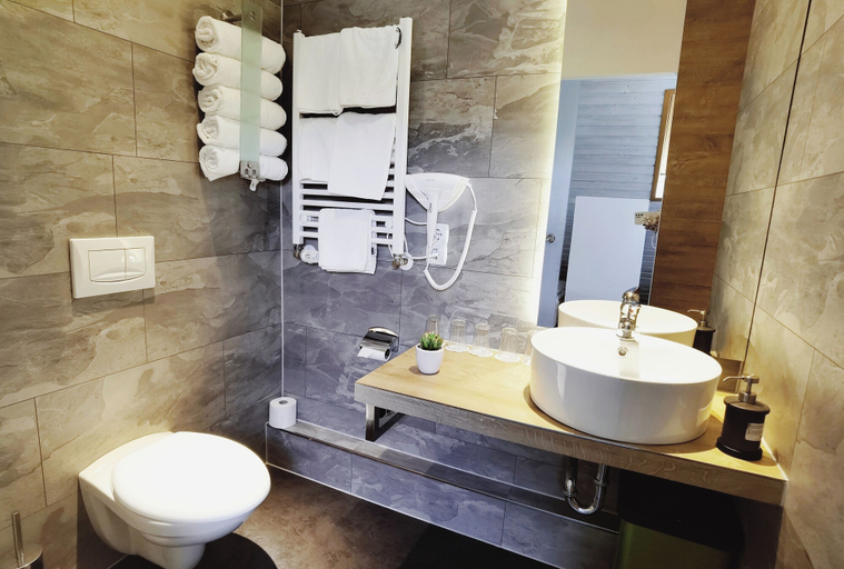 Bathroom 5, Das Waldhaus, Rastatt