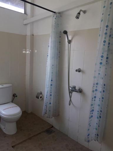 Bathroom 5, Ambalama Leisure Lounge Hotel, Hanwella