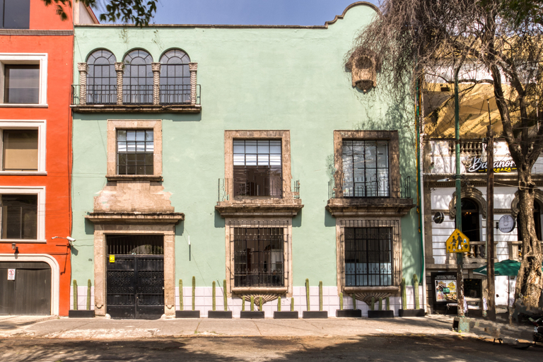 Exterior & Views