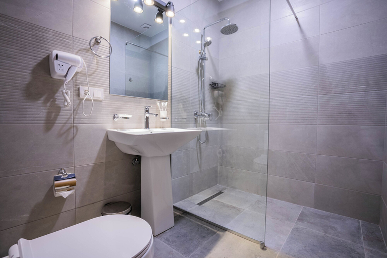 Bathroom 4, Akhaltsikhe Inn, Akhaltsikhe