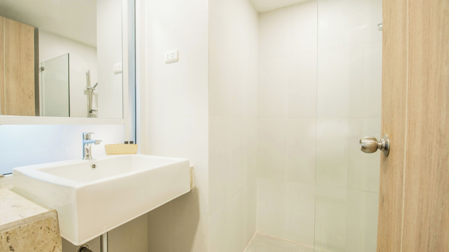 Bathroom 5, B2 Phrae Boutique & Budget Hotel, Muang Phrae