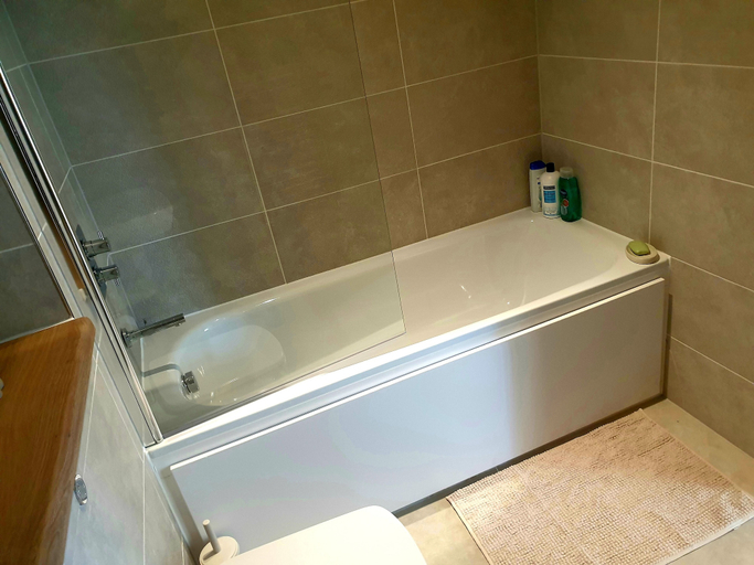 Bathroom 3, Salford Media City - 2 Bed Apartment, Manchester
