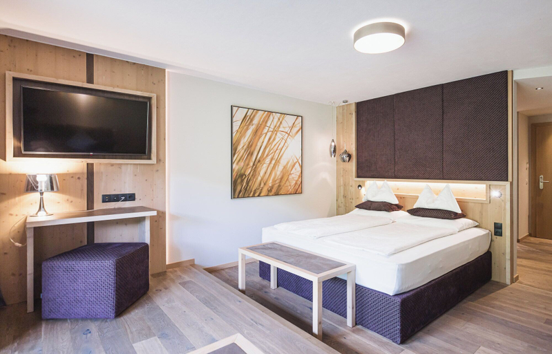 Bedroom 5, Terentnerhof active & lifestyle hotel, Bolzano