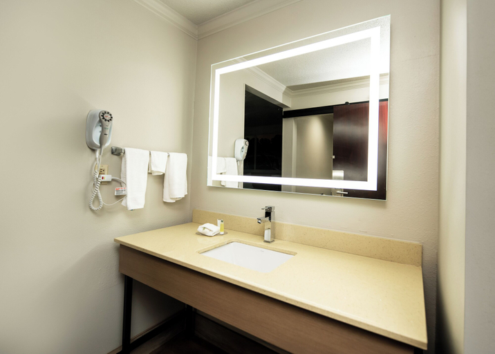 Bathroom 4, Days Inn by Wyndham Fort Smith, Sebastian