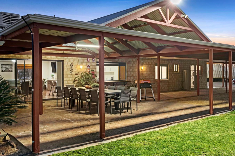 Exterior & Views 1, The Shamrock Luxury Retreat, Renmark Paringa - Paringa