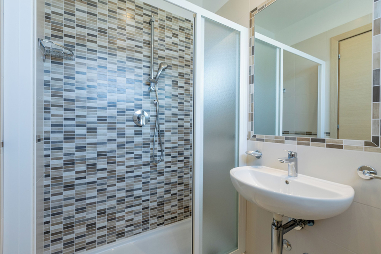 Bathroom 3, Beach Hotel Clerice, Rimini