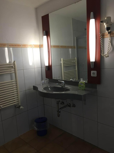 Bathroom 5, Hotel Hubertus Hof, Unna