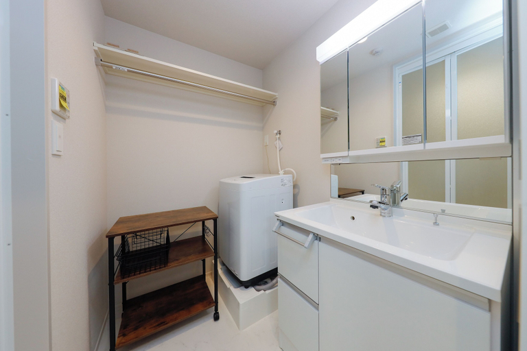 Bathroom 4, La Terrasse Higashikomagata by Tranova