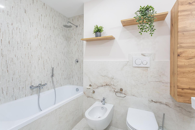 Bathroom 2, Maison Silvestri, Rome