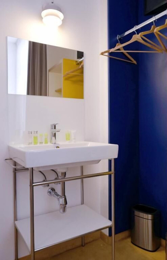 Bathroom 3, Hotel Avion - National Cultural Monument - ICONIC HOUSES, Brno