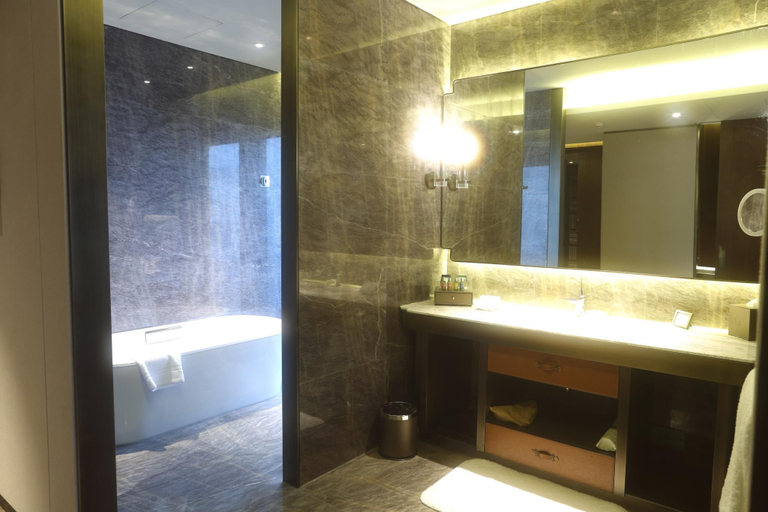 Bathroom 5, NANJING GOLDEN EAGLE INTERNATIONAL HOTEL, Nanjing