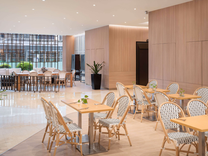 Food & Drinks 5, Grand Mercure Singapore Roxy, Singapore