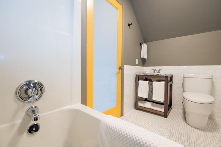 Bathroom 4, The Larix Hotel, East Kootenay