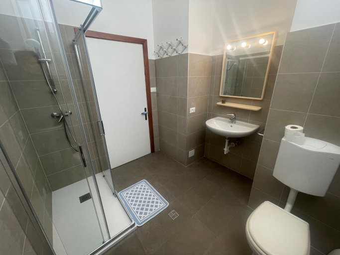 Bathroom 7