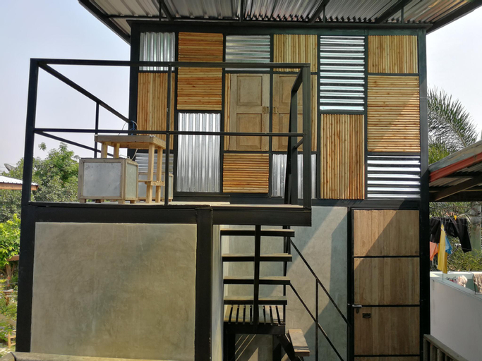 Exterior 3
