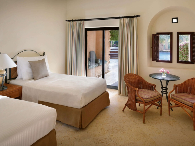 Bedroom 3, Movenpick Resort and Spa Dead Sea, Shooneh Janoobiyyeh