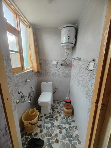Others 4, Green House with kitchen, Srinagar