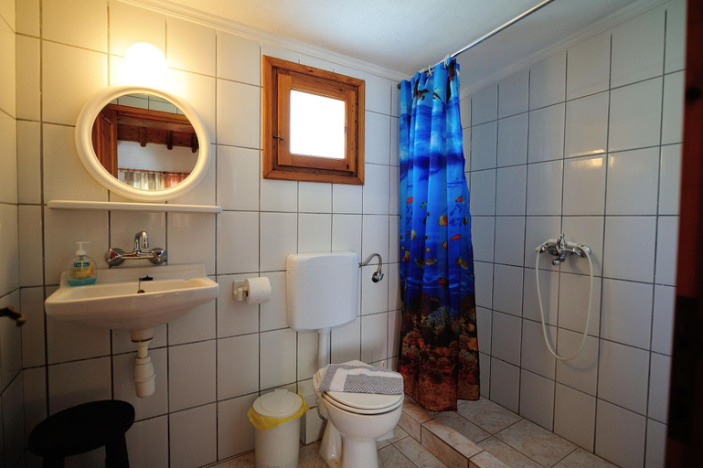 Bathroom 4, Azalea Studios, Thessaly