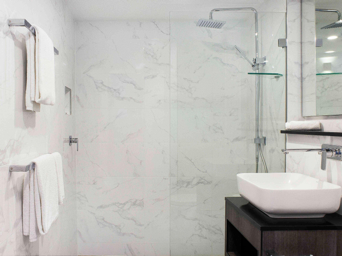 Bathroom 7