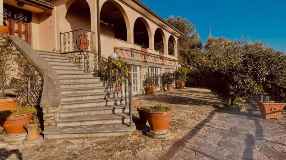 Villa Le Selvarelle by Nicola Real Estate, Lucca