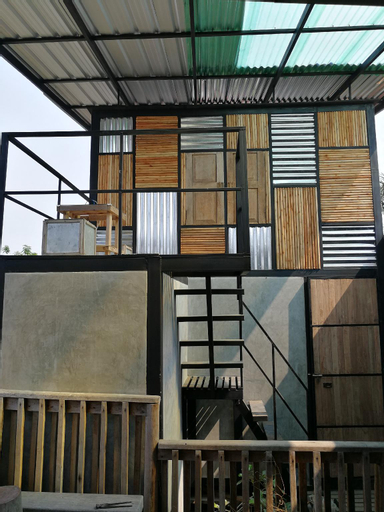Exterior 4