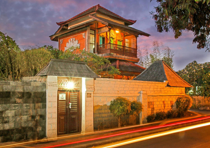 Exterior & Views