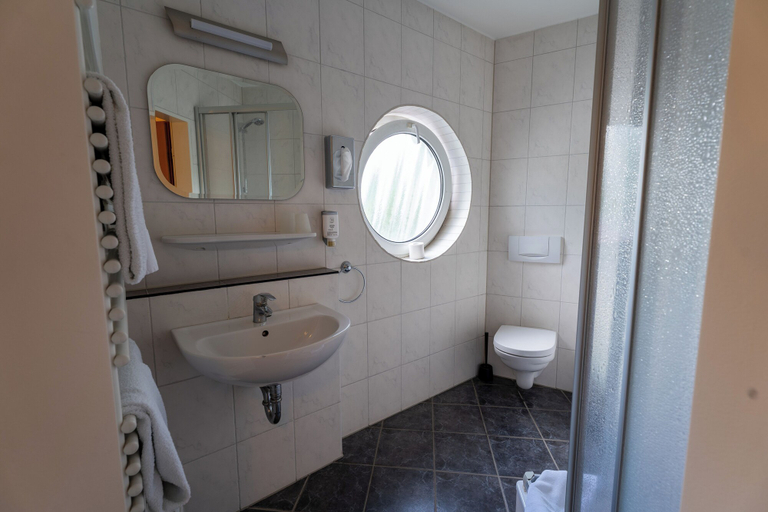 Bathroom 4, Airport Business Hotel Köln, Köln
