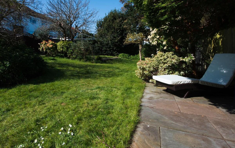 Property grounds 3, Mumbles - House - Seaside - Sleeps11 - PetFriendly, Swansea