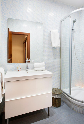 Bathroom 4, Viladomat Eixample Apartment, Barcelona