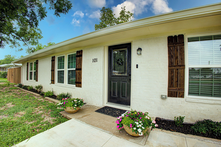 Exterior & Views 2, Casablanca Waco, McLennan