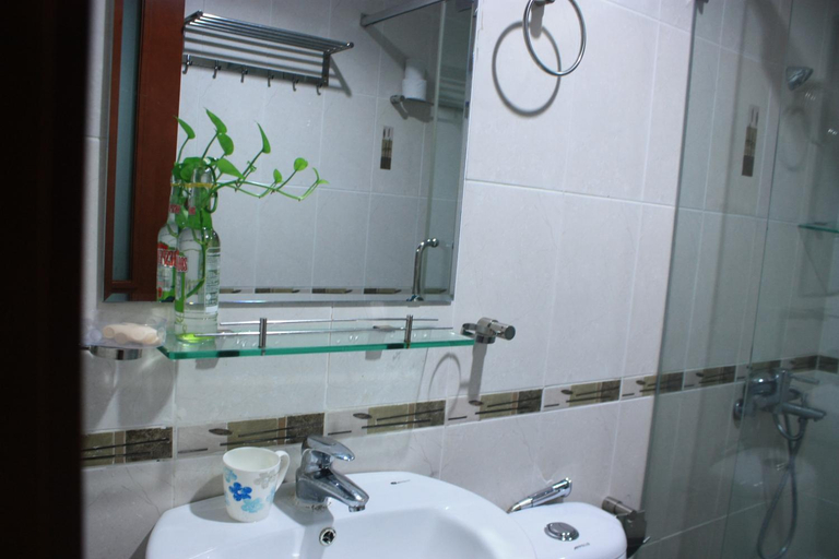 Bathroom 5, Sky Center Hostel, District 1