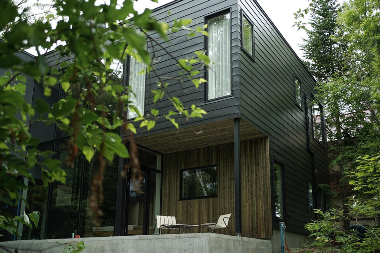 Exterior 9
