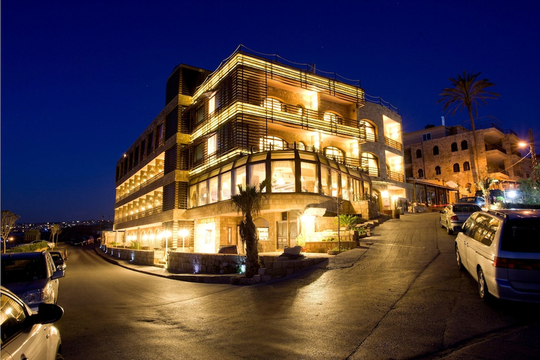 Exterior & Views
