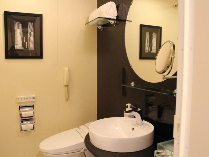 Bathroom 22