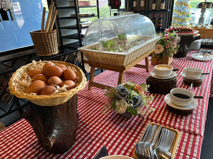 Food & Drinks 16